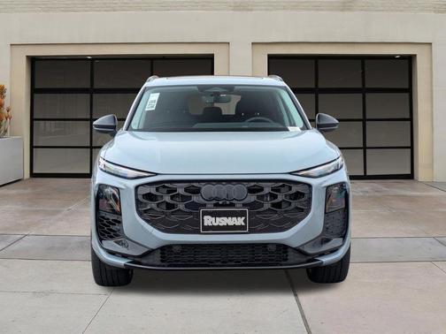 Arrow Gray Pearl Effect 2026 Audi Q3 TFSI quattro S tronic