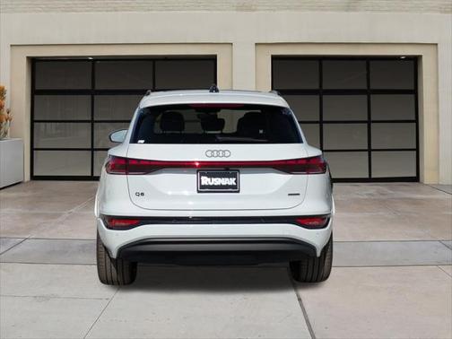 2025 Audi Q6 e-tron Premium quattro