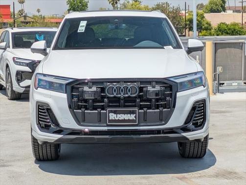 2025 Audi Q7 55 Premium Plus