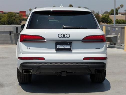 2025 Audi Q7 55 Premium Plus