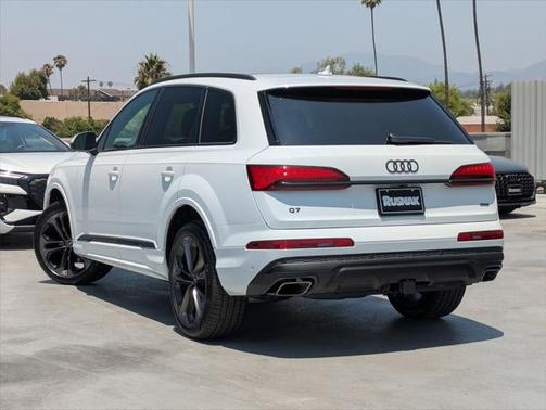 2025 Audi Q7 55 Premium Plus