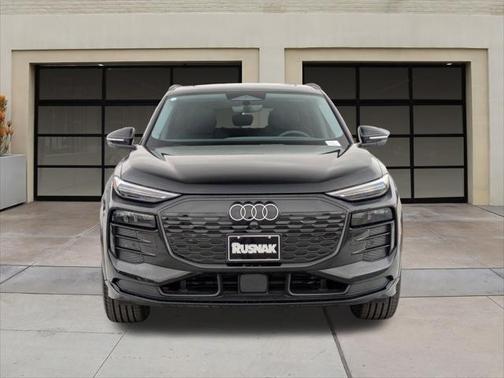 2025 Audi Q6 e-tron Premium Plus quattro