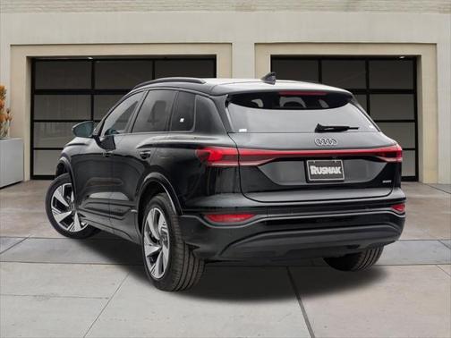 2025 Audi Q6 e-tron Premium Plus quattro