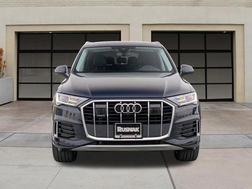 Waitomo Blue Metallic 2023 Audi Q7 45 Premium