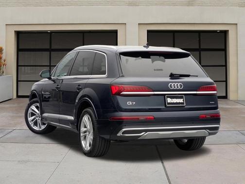 Waitomo Blue Metallic 2023 Audi Q7 45 Premium