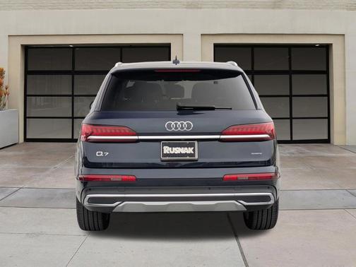 Waitomo Blue Metallic 2023 Audi Q7 45 Premium