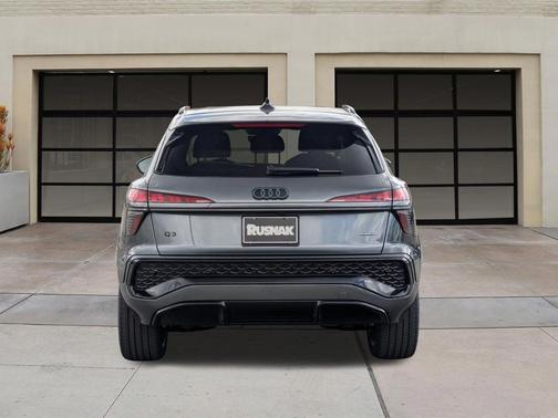 Daytona Gray Pearl Effect 2026 Audi Q3 TFSI quattro S tronic