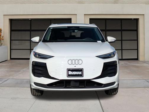 2025 Audi Q6 e-tron Premium quattro