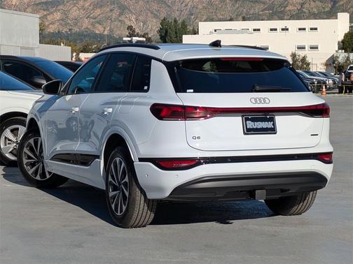 2025 Audi Q6 e-tron Premium quattro