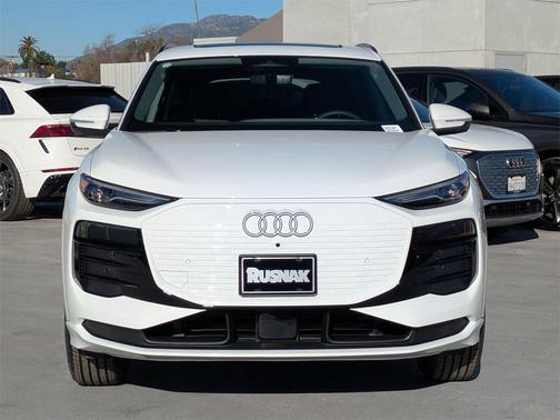 2025 Audi Q6 e-tron Premium quattro