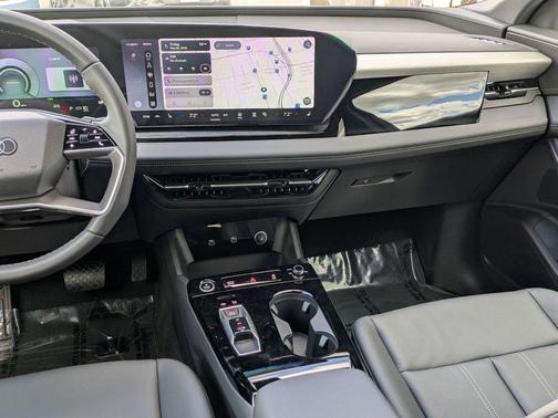 Mythos Black Metallic 2027 Audi Q6 e-tron Premium