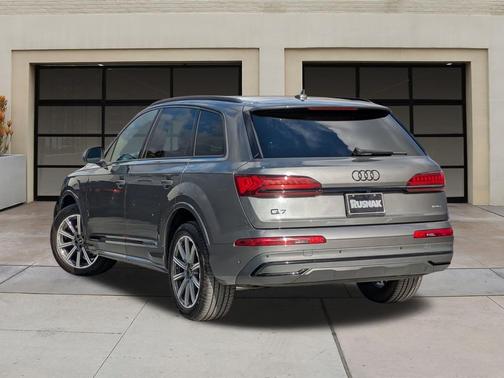 2023 Audi Q7 45 Premium Plus