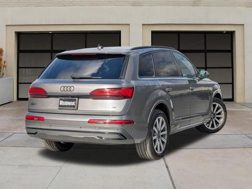 2023 Audi Q7 45 Premium Plus