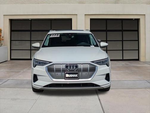 2022 Audi e-tron Premium Plus