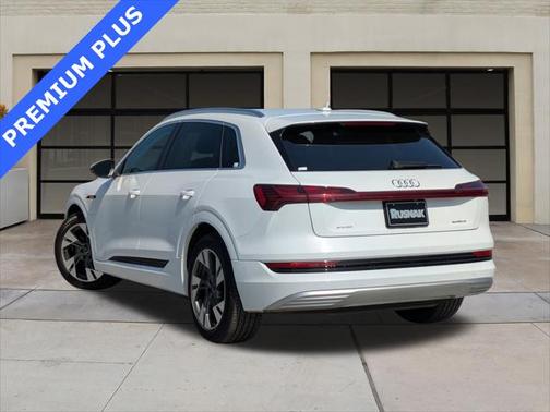 2022 Audi e-tron Premium Plus