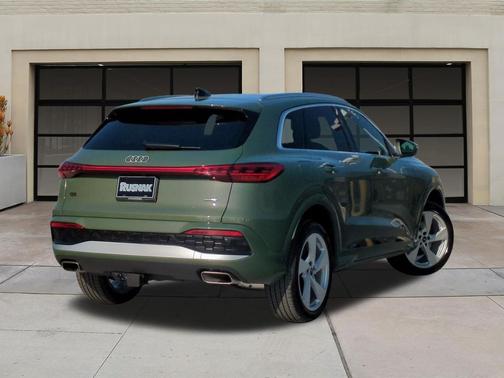 District Green Metallic 2025 Audi Q5 Premium Plus TFSI quattro S tronic