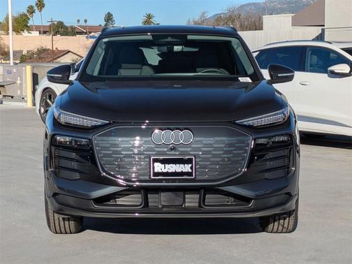 2025 Audi Q6 e-tron Premium Plus quattro