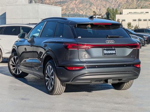 2025 Audi Q6 e-tron Premium Plus quattro