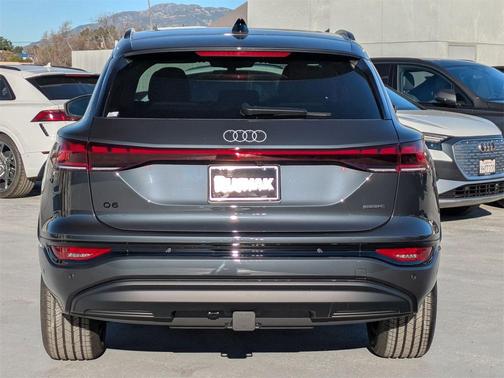 2025 Audi Q6 e-tron Premium Plus quattro