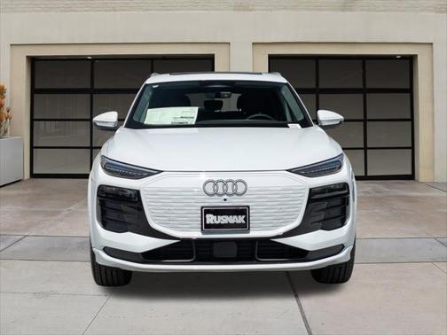 2025 Audi Q6 e-tron Premium Plus quattro