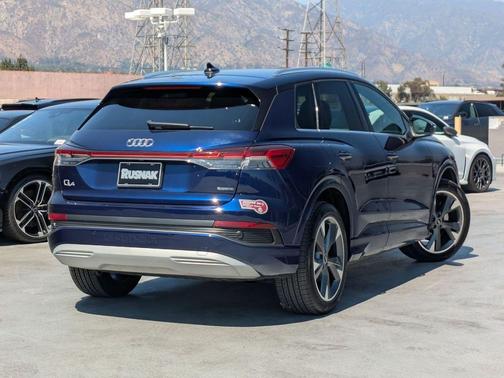 Navarra Blue Metallic 2022 Audi e-tron Premium Plus