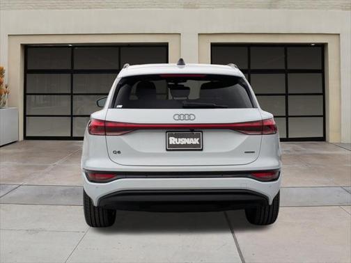 2025 Audi Q6 e-tron Premium Plus quattro