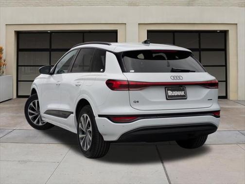 2025 Audi Q6 e-tron Premium Plus quattro