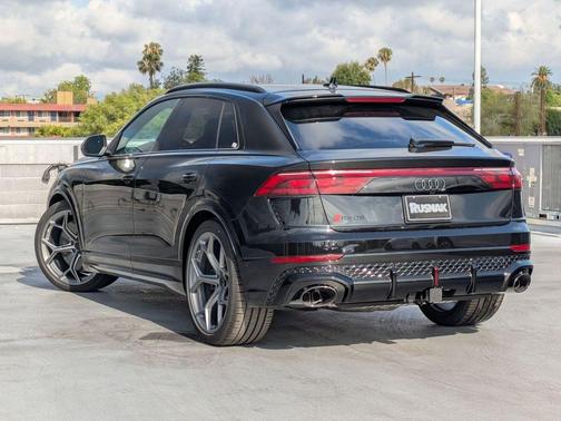 mythos black metallic 2026 Audi RS Q8 4.0T