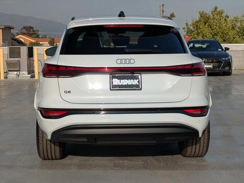 2025 Audi Q6 e-tron Premium quattro