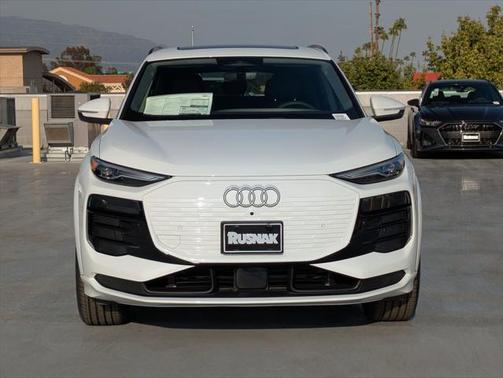2025 Audi Q6 e-tron Premium quattro