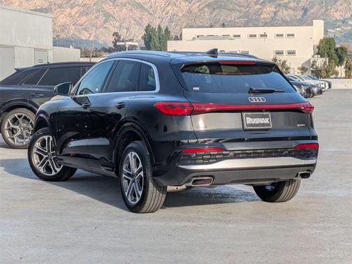 2025 Audi Q5 Premium TFSI quattro S tronic