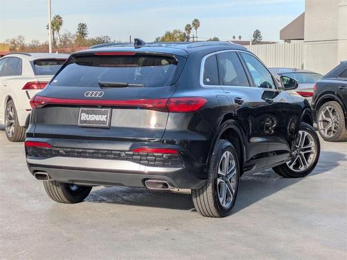 2025 Audi Q5 Premium TFSI quattro S tronic