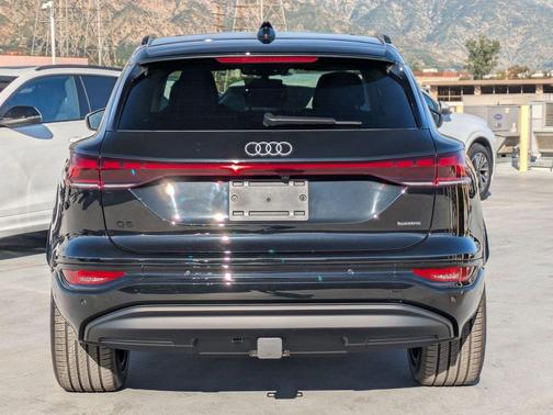 2025 Audi Q6 e-tron Premium Plus quattro