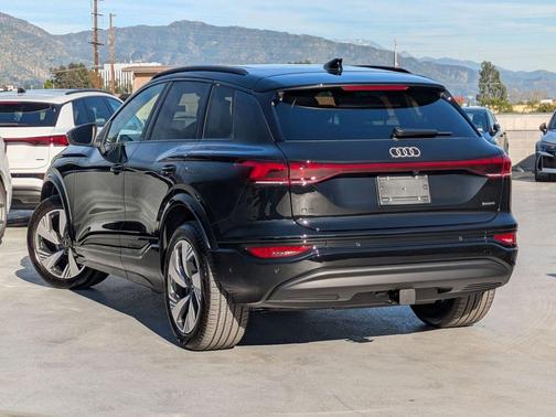 2025 Audi Q6 e-tron Premium Plus quattro