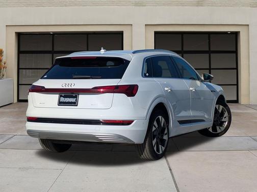 2023 Audi e-tron Premium Plus quattro