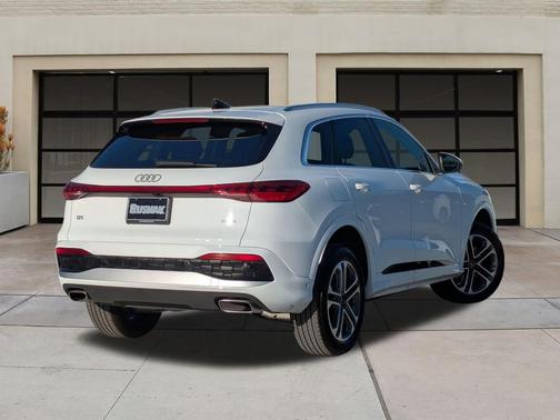 2025 Audi Q5 Premium TFSI quattro S tronic