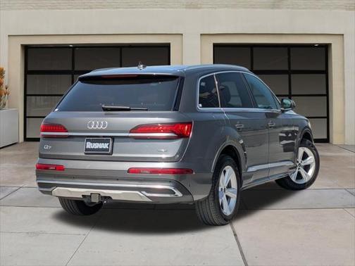 2022 Audi Q7 45 Premium Plus