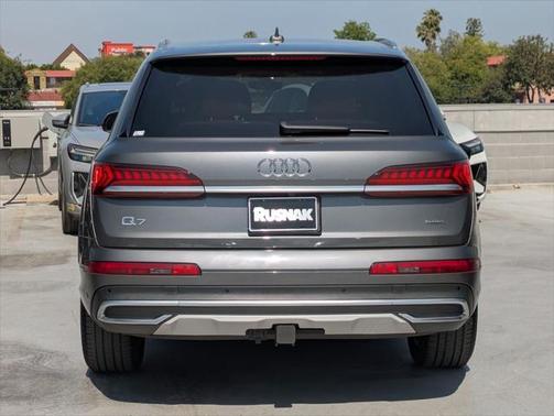 2022 Audi Q7 45 Premium Plus