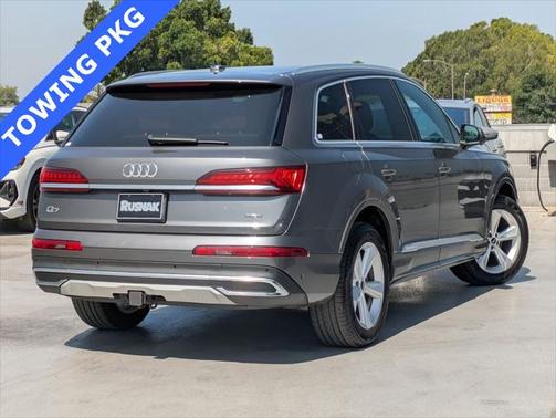 2022 Audi Q7 45 Premium Plus
