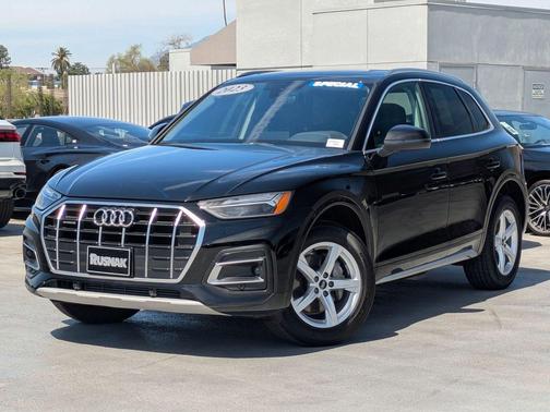 Black 2023 Audi Q5 40 Premium