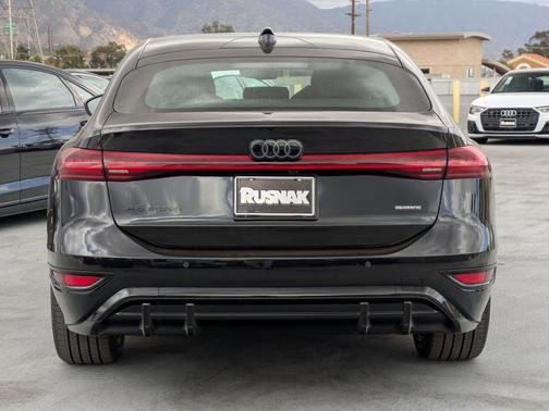 Mythos Black Metallic 2027 Audi A6 e-tron Premium Plus