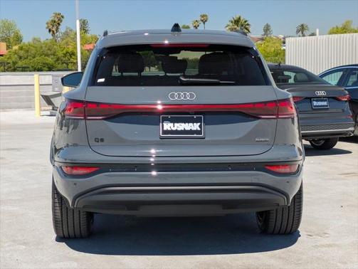 2025 Audi Q6 e-tron Premium quattro