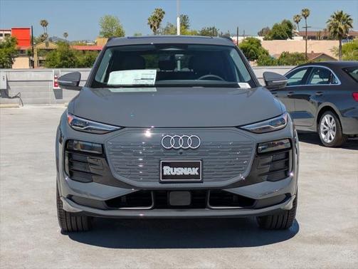 2025 Audi Q6 e-tron Premium quattro