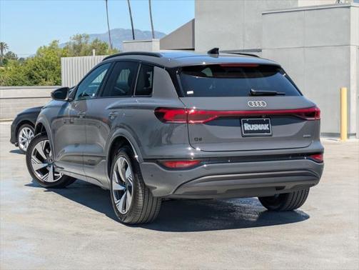 2025 Audi Q6 e-tron Premium quattro