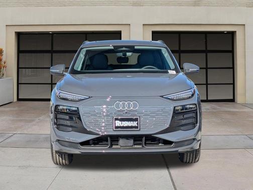 2025 Audi Q6 e-tron Premium Plus quattro
