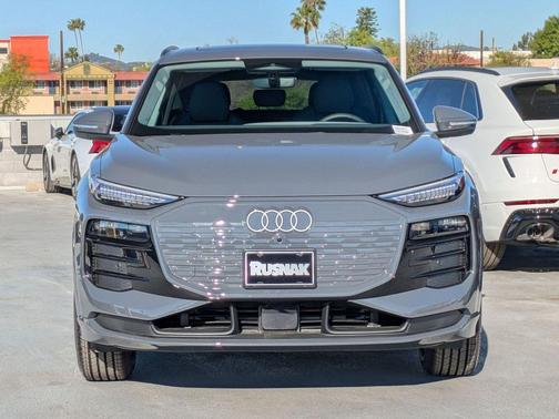 2025 Audi Q6 e-tron Premium Plus quattro