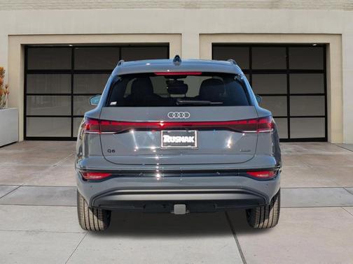 2025 Audi Q6 e-tron Premium Plus quattro