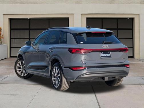 2025 Audi Q6 e-tron Premium Plus quattro