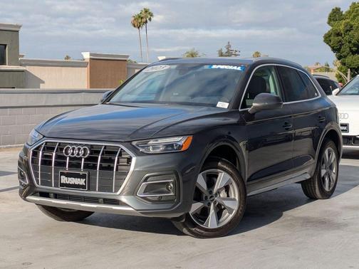 Manhattan Gray Metallic 2023 Audi Q5 40 Premium