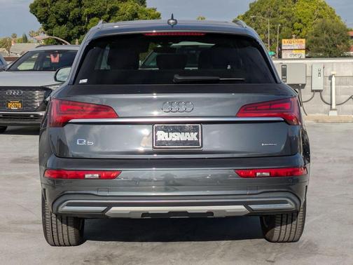 Manhattan Gray Metallic 2023 Audi Q5 40 Premium